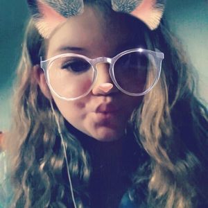 Meet your Posher, Elissa